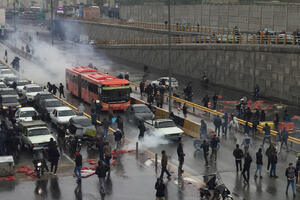 Portparol vlade Irana: Demonstranti uzeli pripadnike snaga...