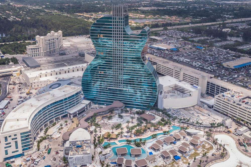 Luksuzni hotel u obliku džinovske rok gitar, Foto: Shutterstock