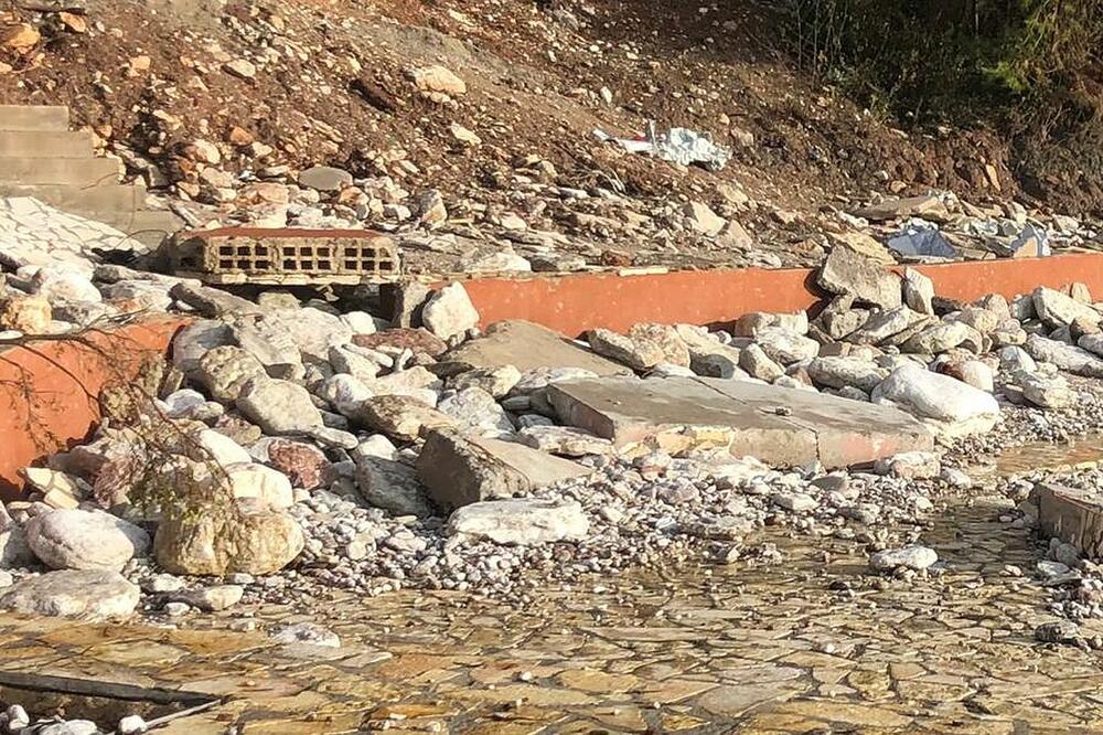 Stijene se obrušile na "Galiju"