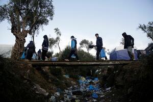Grčka premiješta 20.000 tražilaca azila sa ostrva