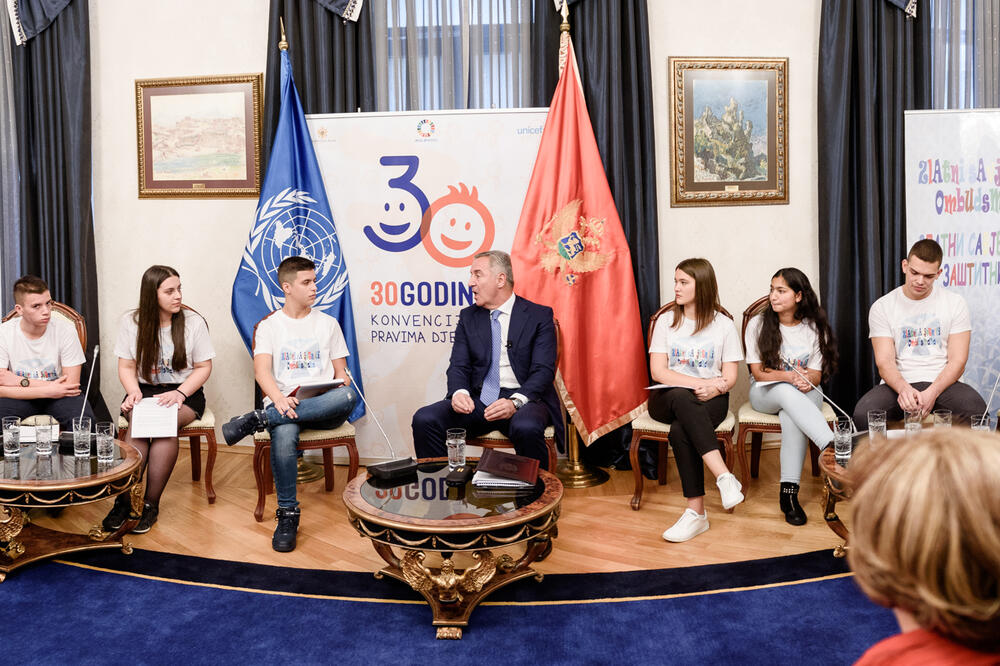 Predstavnici mladih razgovarali sa Đukanovićem, Foto: Krsto Vulović