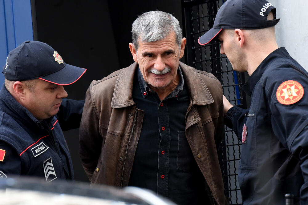 Privođenje jednog od osumnjičenih, Foto: Luka Zeković