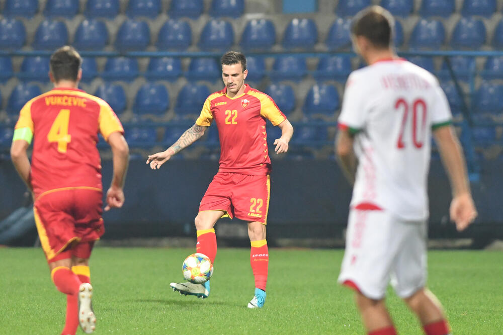 Nikola Vukčević i Marko Simić na prijateljskom meču protiv Bjelorusije, Foto: Savo Prelević