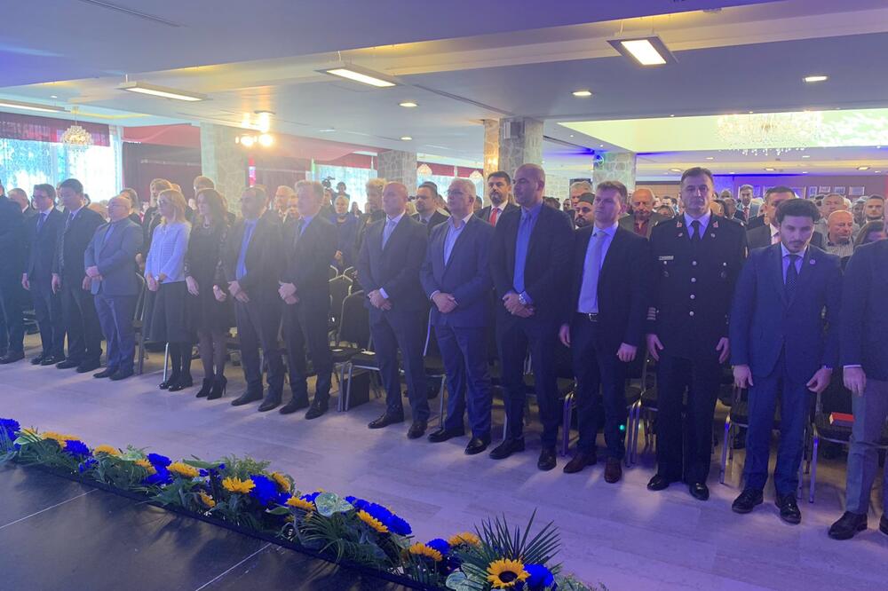 Minut ćutanja na svečanoj sjednici, Foto: Vuk Lajović