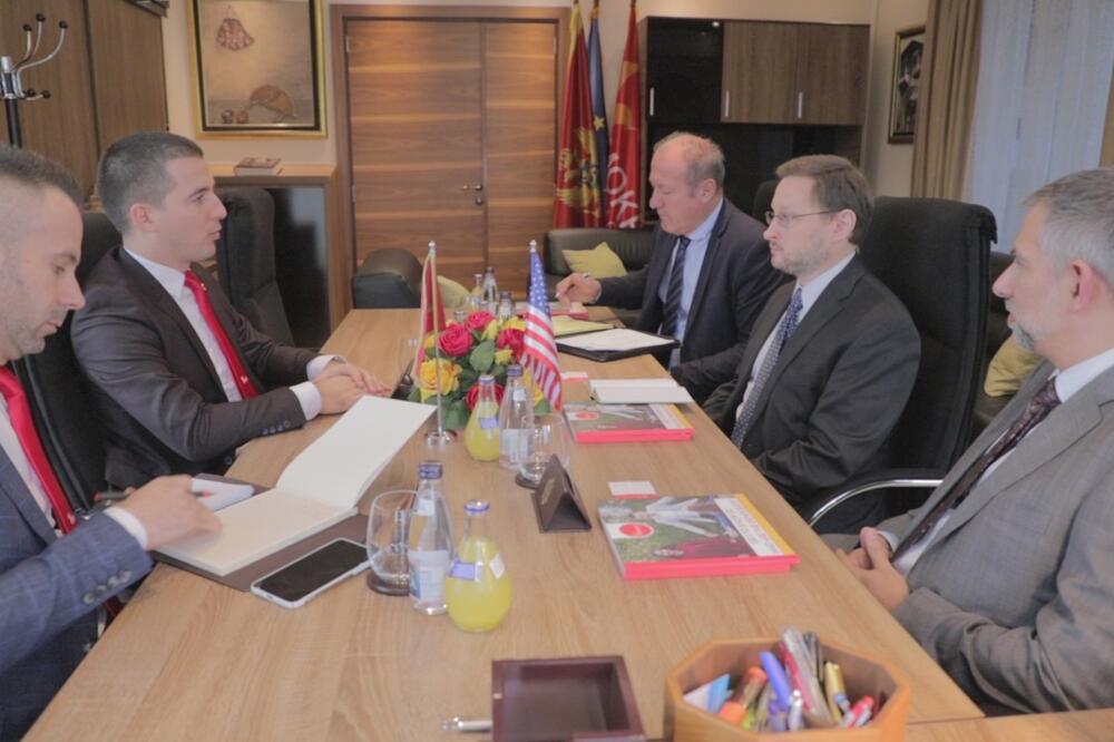 Sa sastanka, Foto: Demorkate