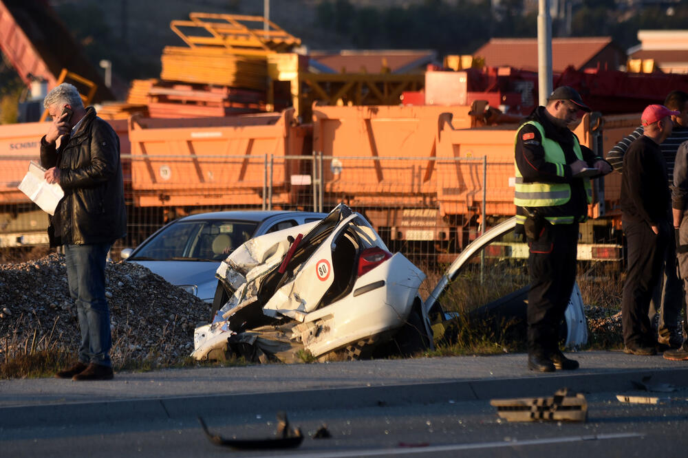 Uništeni automobil, Foto: Boris Pejović