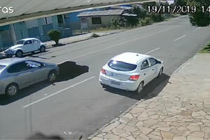 VIDEO U Brazilu propao asfalt i "progutao" automobil