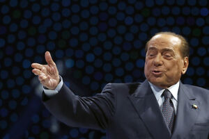 Berluskoni pao u Zagrebu, hospitalizovan u Milanu