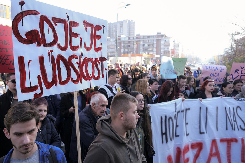 Na protestu se juče okupilo do hiljadu ljudi, Foto: Kemal Softic/AP