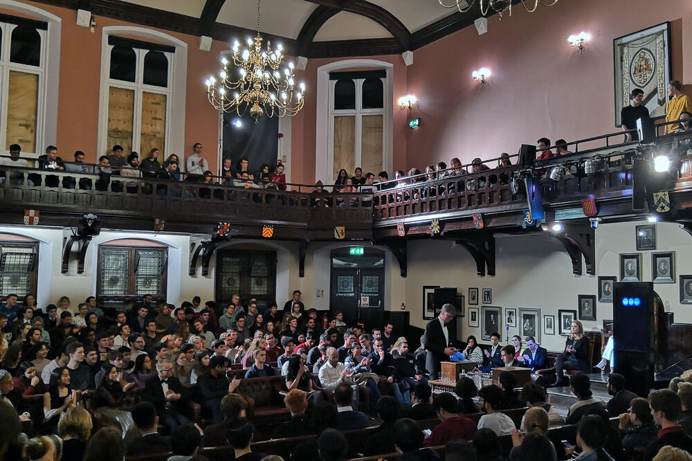 Sa debate u Kembridžu, Foto: James Brooks/AP