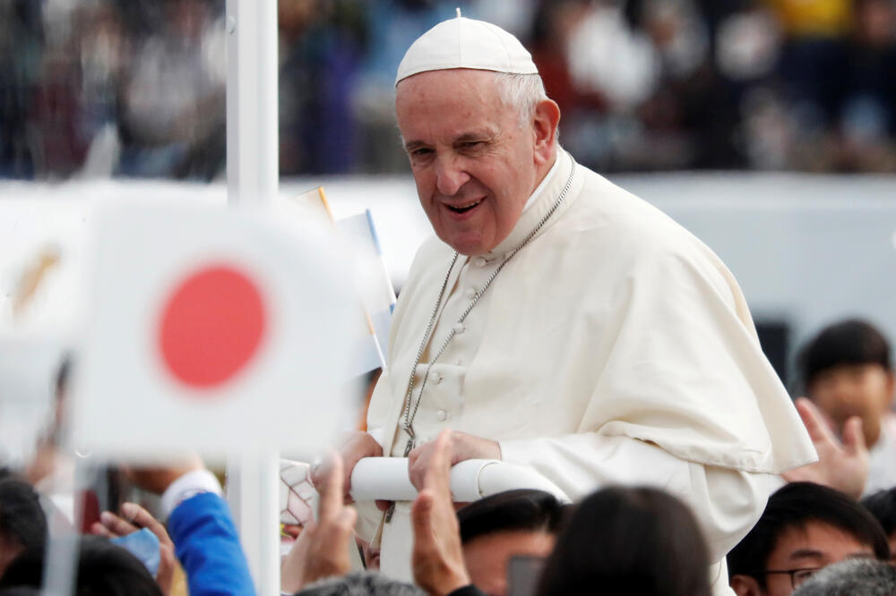 Papa u Japanu, Foto: Reuters