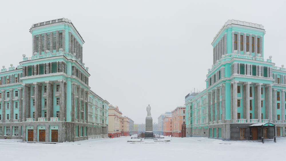 Noriljsk je jedan od najhladnijih, najzagađenijih i najdepresivnijih gradova u Rusiji u kojem živi oko 175 hiljada ljudi. Jedan je od najhladnijih gradova na svijetu, a njegovo stranovništvo zimi se bori protiv hladnoće koja može da bude i 55 stepeni ispod nule.