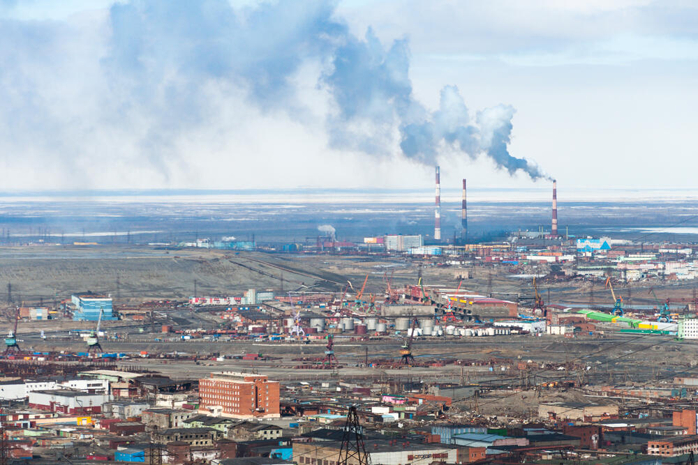 Noriljsk je jedan od najhladnijih, najzagađenijih i najdepresivnijih gradova u Rusiji u kojem živi oko 175 hiljada ljudi. Jedan je od najhladnijih gradova na svijetu, a njegovo stranovništvo zimi se bori protiv hladnoće koja može da bude i 55 stepeni ispod nule.
