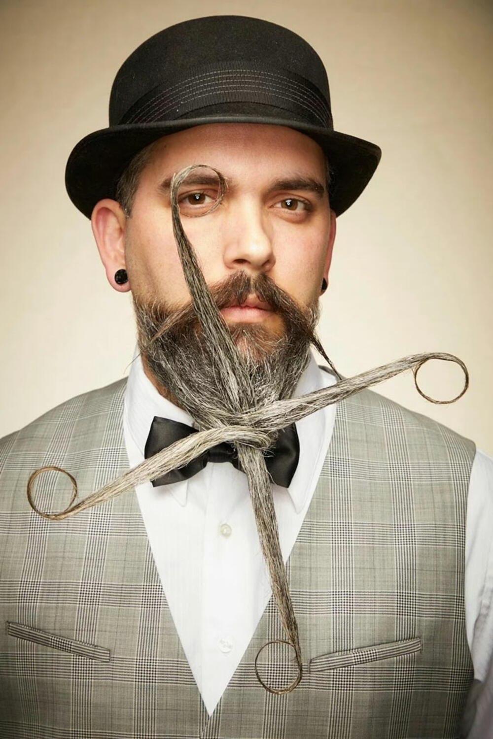 Mnogi znameniti i uticajni muškarci iz prošlosti nosili su brade i brkove. Svakog novembra, širom svijeta, održavaju se takmičenja za najbolju bradu i brkove. U galeriji pogledajte neke od najkreativnijih "bradonja".