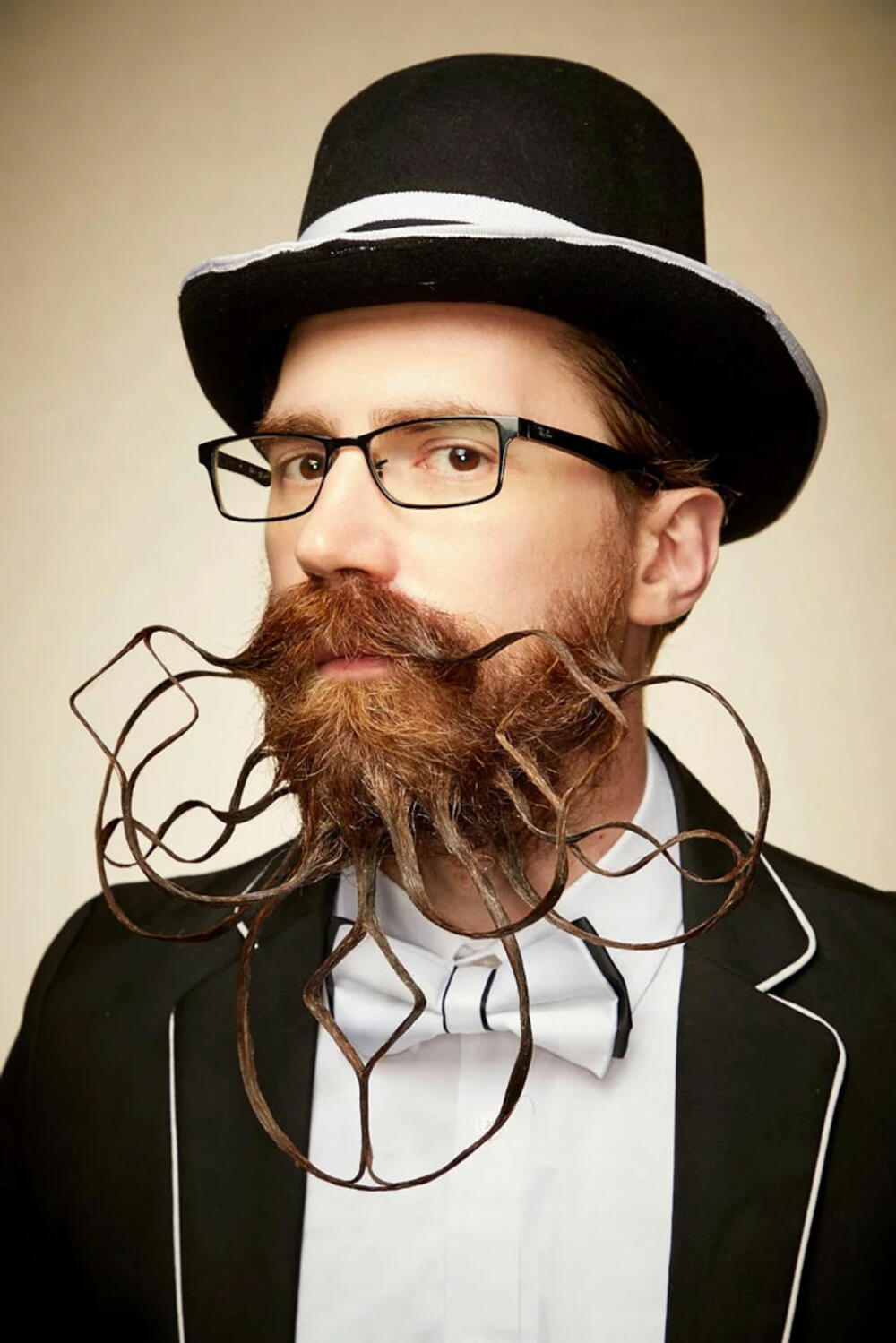 Mnogi znameniti i uticajni muškarci iz prošlosti nosili su brade i brkove. Svakog novembra, širom svijeta, održavaju se takmičenja za najbolju bradu i brkove. U galeriji pogledajte neke od najkreativnijih "bradonja".