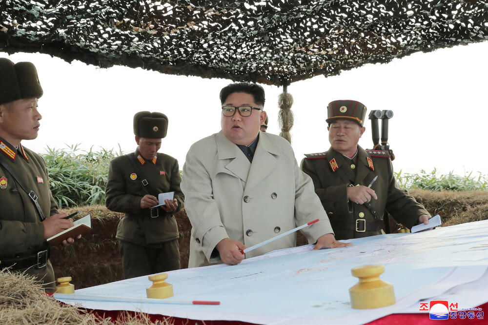 Kim Džong Un sa sjevernokorejskim vojnicima, Foto: Reuters