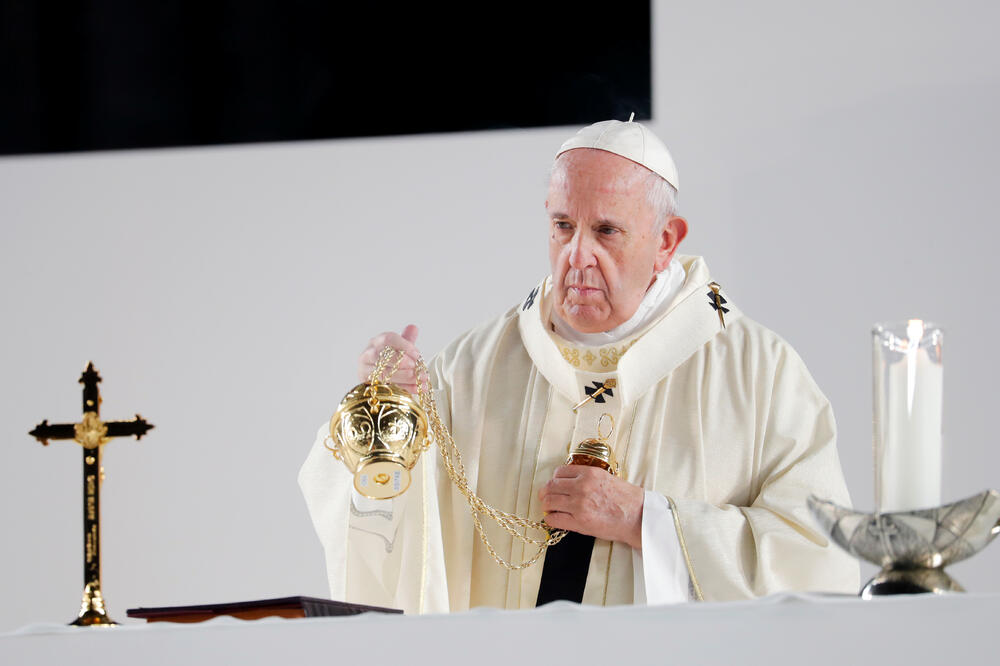 Papa u Japanu, Foto: Reuters