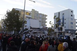 Snimci albanske televizije: Zgrade u ruševinama, bolnice pune...