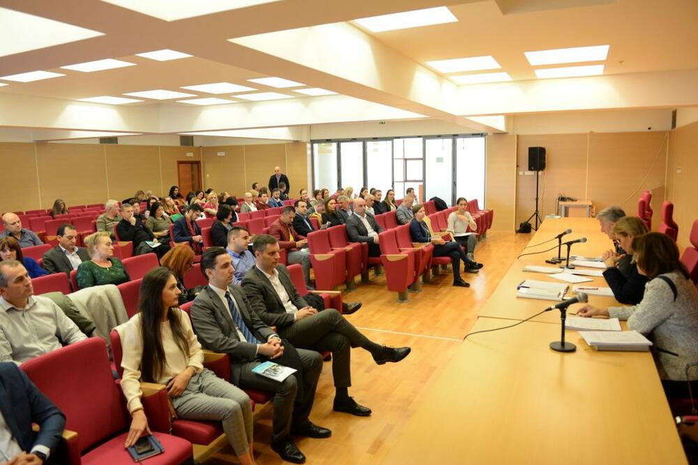 Sa rasprave, Foto: PG Biro