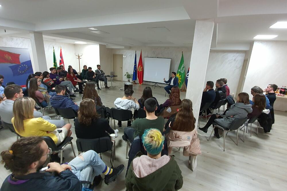 Sa sastanka, Foto: URA