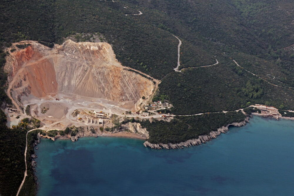 Nekadašnji kamenolom na Luštici, Foto: Siniša Luković