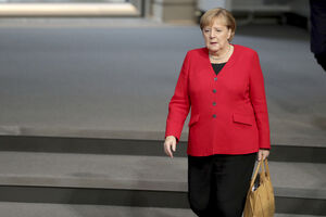 Merkel: NATO od ključne važnosti, Evropa ne može sama da se brani