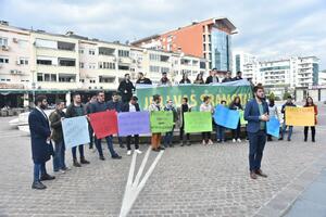 Mladi URA, zeleni iz organizacije CDN i KOR održali performans: Ne...