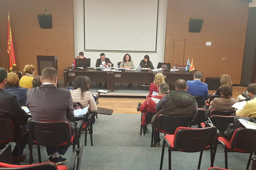 Sa okruglog stola o nacrtu budžeta Opštine Tivat, Foto: Siniša Luković