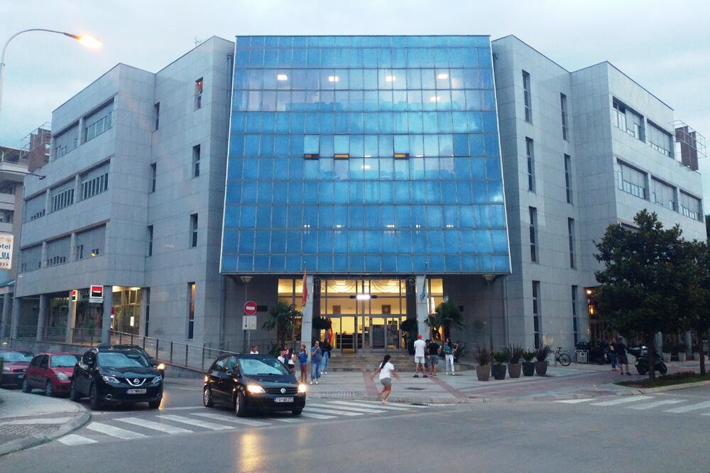 Upravna zgrada Opštine Tivat, Foto: Siniša Luković, Siniša Luković