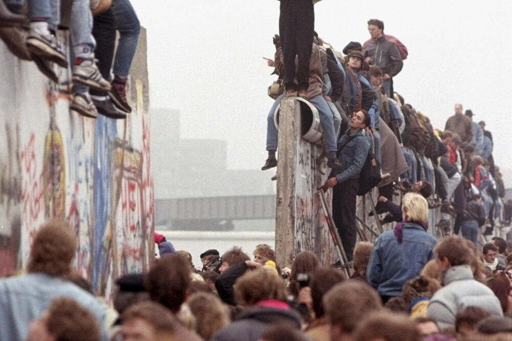 Proslava povodom pada zida, 1989., Foto: AP1989