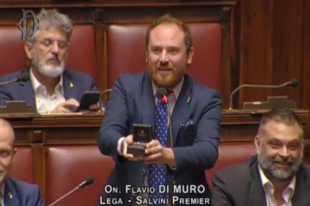 Flavio Di Muro zaprosio koleginicu, Foto: Twitter