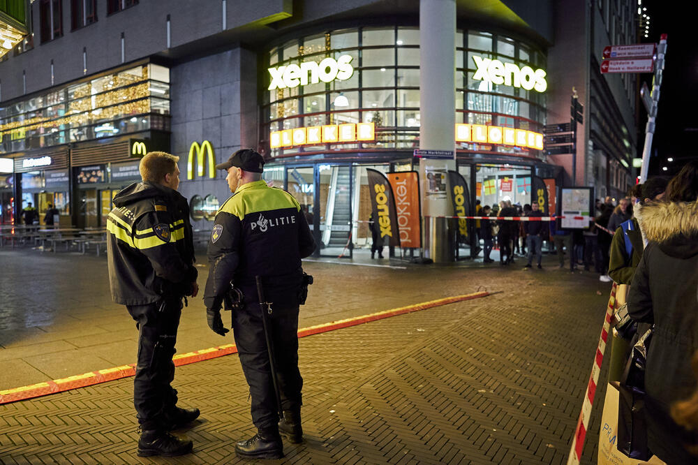 Holandska policija u ulici u kojoj je došlo do napada, Foto: BETA/AP