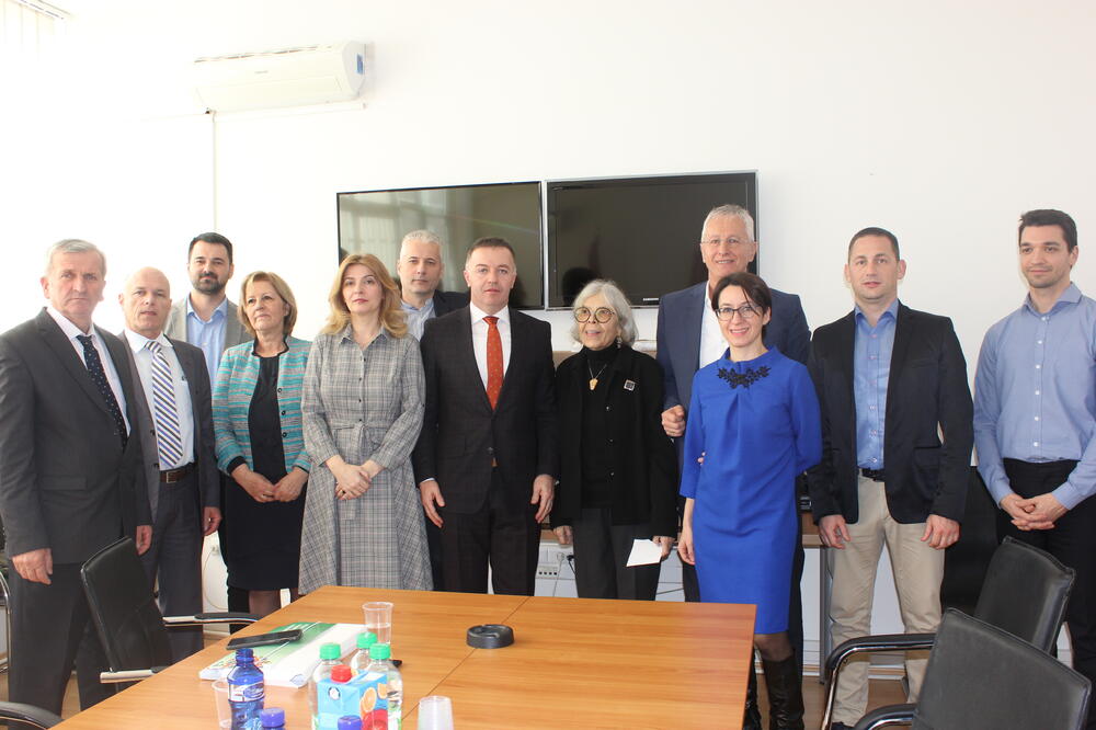 Članovi Državne izborne komisije sa predstavnicima OEBS-a, Foto: OEBS