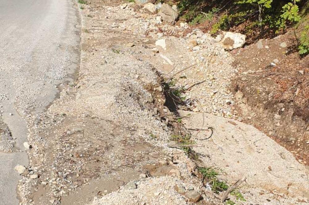 Oštećeni put ka skijalištu, Foto: Privatna arhiva