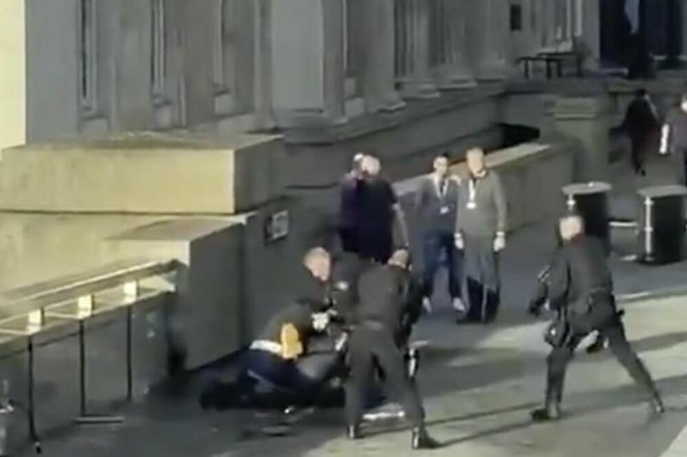 Savladan napadač, Foto: AP