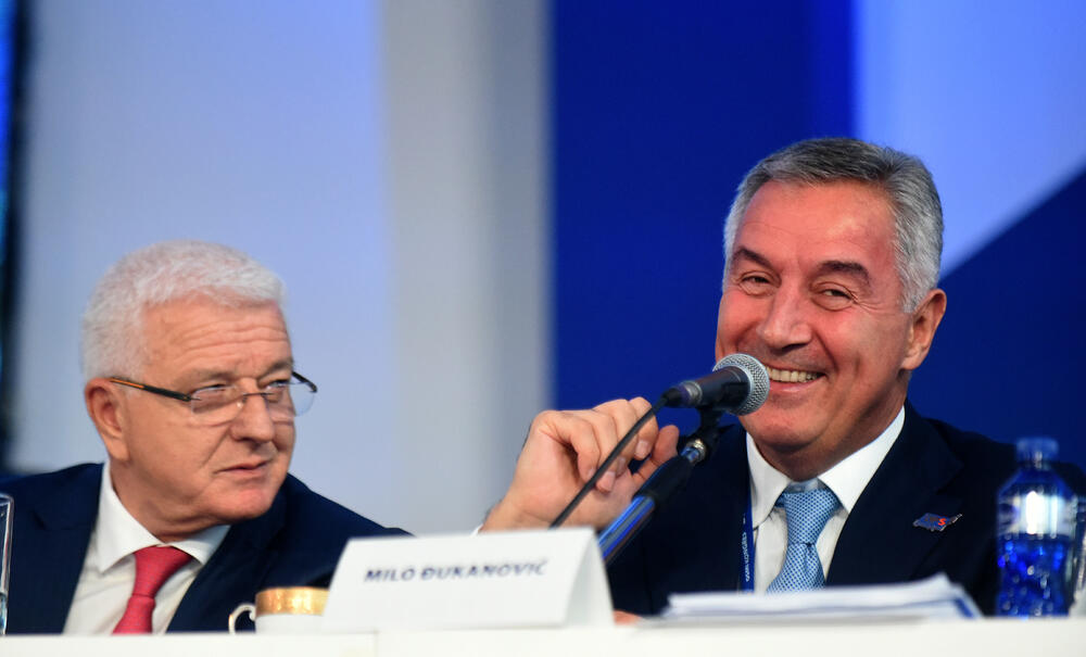 U Podgorici ie u toku osmi kongres DPS. Predsjednik DPS Milo Đukanović je jedini kandidat za tu funkciju, a Duško Marković za zamjenika predsjednika. U galeriji fotoreportera "Vijesti" Borisa Pejovića pogledajte kako je bilo na svečanom dijelu kongresa kome je prisustvovalo oko 3.000 ljudi.