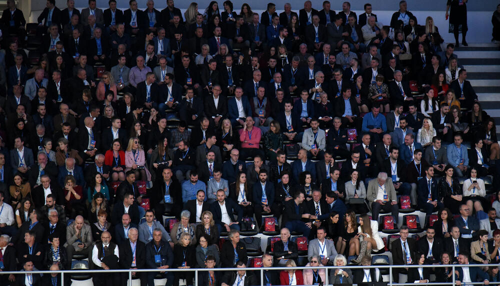U Podgorici ie u toku osmi kongres DPS. Predsjednik DPS Milo Đukanović je jedini kandidat za tu funkciju, a Duško Marković za zamjenika predsjednika. U galeriji fotoreportera "Vijesti" Borisa Pejovića pogledajte kako je bilo na svečanom dijelu kongresa kome je prisustvovalo oko 3.000 ljudi.