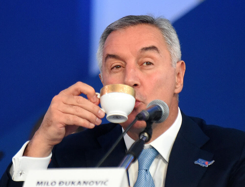 U Podgorici ie u toku osmi kongres DPS. Predsjednik DPS Milo Đukanović je jedini kandidat za tu funkciju, a Duško Marković za zamjenika predsjednika. U galeriji fotoreportera "Vijesti" Borisa Pejovića pogledajte kako je bilo na svečanom dijelu kongresa kome je prisustvovalo oko 3.000 ljudi.