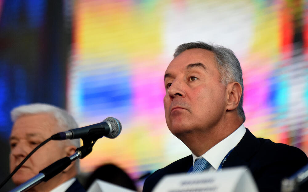 U Podgorici ie u toku osmi kongres DPS. Predsjednik DPS Milo Đukanović je jedini kandidat za tu funkciju, a Duško Marković za zamjenika predsjednika. U galeriji fotoreportera "Vijesti" Borisa Pejovića pogledajte kako je bilo na svečanom dijelu kongresa kome je prisustvovalo oko 3.000 ljudi.