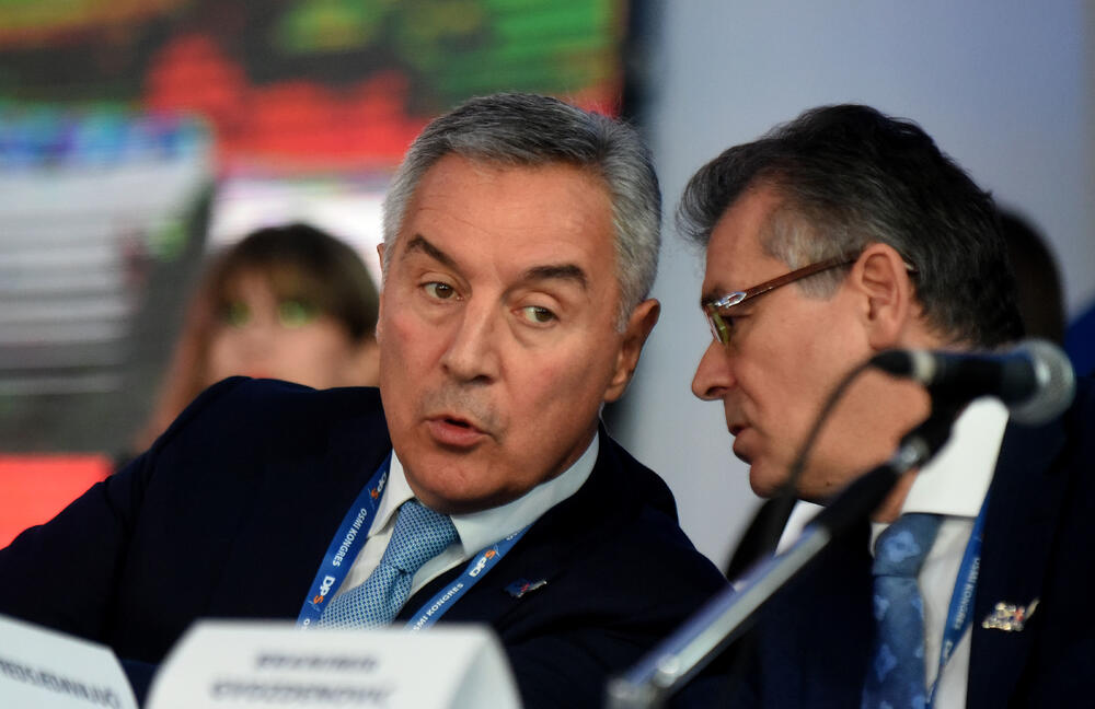 U Podgorici ie u toku osmi kongres DPS. Predsjednik DPS Milo Đukanović je jedini kandidat za tu funkciju, a Duško Marković za zamjenika predsjednika. U galeriji fotoreportera "Vijesti" Borisa Pejovića pogledajte kako je bilo na svečanom dijelu kongresa kome je prisustvovalo oko 3.000 ljudi.