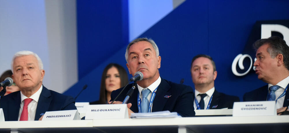 U Podgorici ie u toku osmi kongres DPS. Predsjednik DPS Milo Đukanović je jedini kandidat za tu funkciju, a Duško Marković za zamjenika predsjednika. U galeriji fotoreportera "Vijesti" Borisa Pejovića pogledajte kako je bilo na svečanom dijelu kongresa kome je prisustvovalo oko 3.000 ljudi.