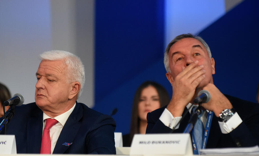 U Podgorici ie u toku osmi kongres DPS. Predsjednik DPS Milo Đukanović je jedini kandidat za tu funkciju, a Duško Marković za zamjenika predsjednika. U galeriji fotoreportera "Vijesti" Borisa Pejovića pogledajte kako je bilo na svečanom dijelu kongresa kome je prisustvovalo oko 3.000 ljudi.