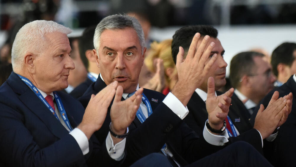 U Podgorici ie u toku osmi kongres DPS. Predsjednik DPS Milo Đukanović je jedini kandidat za tu funkciju, a Duško Marković za zamjenika predsjednika. U galeriji fotoreportera "Vijesti" Borisa Pejovića pogledajte kako je bilo na svečanom dijelu kongresa kome je prisustvovalo oko 3.000 ljudi.