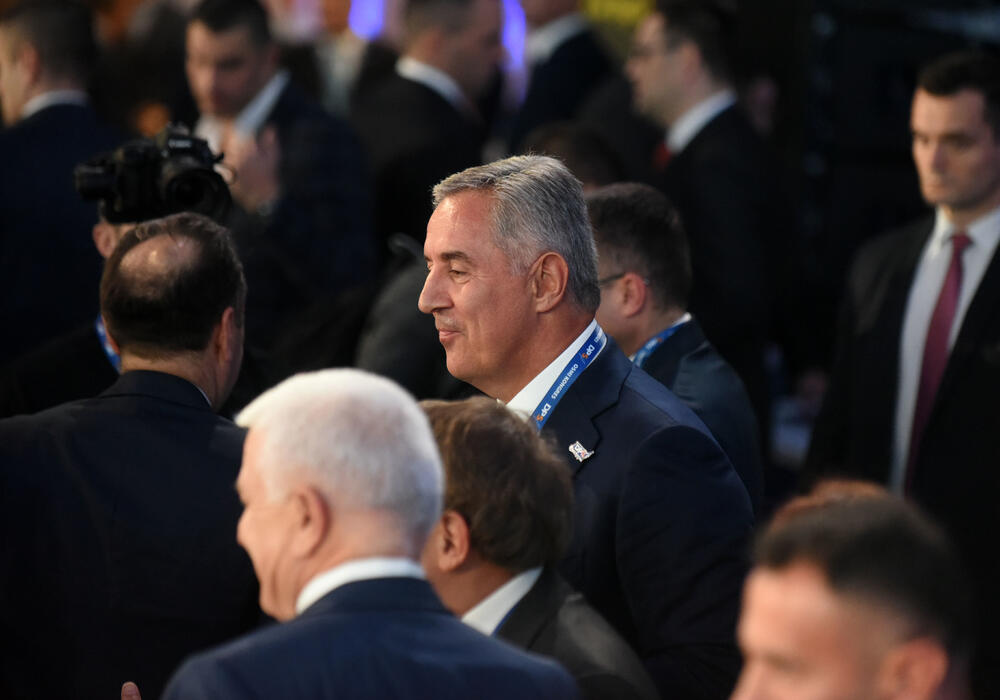 U Podgorici ie u toku osmi kongres DPS. Predsjednik DPS Milo Đukanović je jedini kandidat za tu funkciju, a Duško Marković za zamjenika predsjednika. U galeriji fotoreportera "Vijesti" Borisa Pejovića pogledajte kako je bilo na svečanom dijelu kongresa kome je prisustvovalo oko 3.000 ljudi.