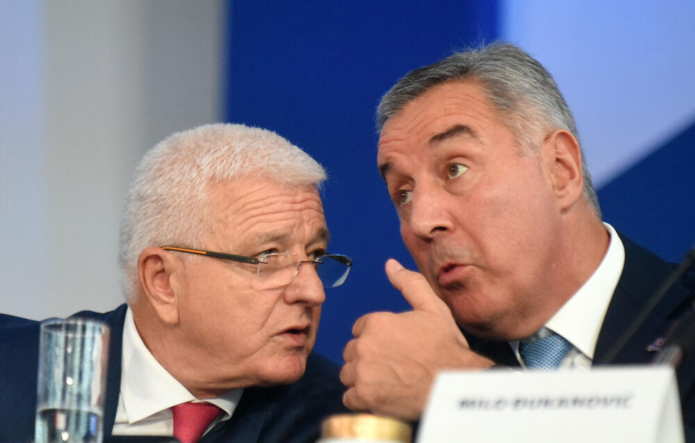 U Podgorici ie u toku osmi kongres DPS. Predsjednik DPS Milo Đukanović je jedini kandidat za tu funkciju, a Duško Marković za zamjenika predsjednika. U galeriji fotoreportera "Vijesti" Borisa Pejovića pogledajte kako je bilo na svečanom dijelu kongresa kome je prisustvovalo oko 3.000 ljudi.