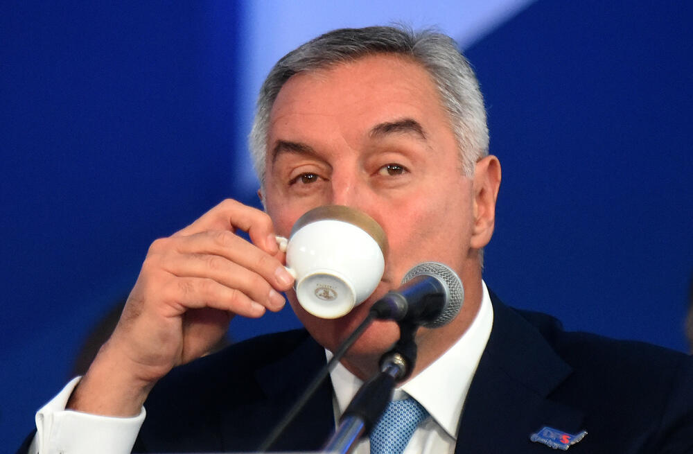 U Podgorici ie u toku osmi kongres DPS. Predsjednik DPS Milo Đukanović je jedini kandidat za tu funkciju, a Duško Marković za zamjenika predsjednika. U galeriji fotoreportera "Vijesti" Borisa Pejovića pogledajte kako je bilo na svečanom dijelu kongresa kome je prisustvovalo oko 3.000 ljudi.