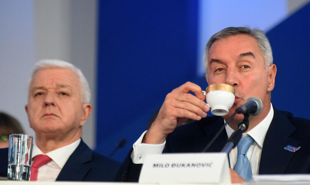 U Podgorici ie u toku osmi kongres DPS. Predsjednik DPS Milo Đukanović je jedini kandidat za tu funkciju, a Duško Marković za zamjenika predsjednika. U galeriji fotoreportera "Vijesti" Borisa Pejovića pogledajte kako je bilo na svečanom dijelu kongresa kome je prisustvovalo oko 3.000 ljudi.