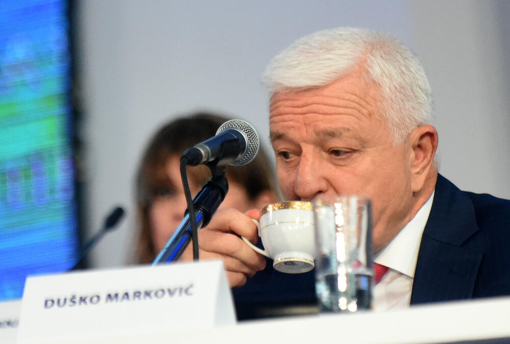 U Podgorici ie u toku osmi kongres DPS. Predsjednik DPS Milo Đukanović je jedini kandidat za tu funkciju, a Duško Marković za zamjenika predsjednika. U galeriji fotoreportera "Vijesti" Borisa Pejovića pogledajte kako je bilo na svečanom dijelu kongresa kome je prisustvovalo oko 3.000 ljudi.