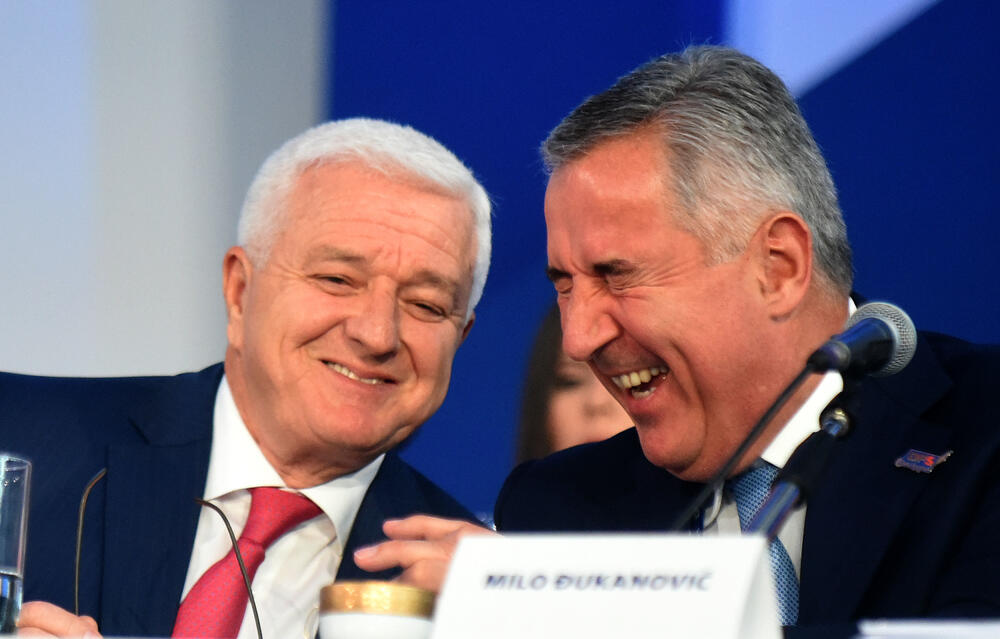 U Podgorici ie u toku osmi kongres DPS. Predsjednik DPS Milo Đukanović je jedini kandidat za tu funkciju, a Duško Marković za zamjenika predsjednika. U galeriji fotoreportera "Vijesti" Borisa Pejovića pogledajte kako je bilo na svečanom dijelu kongresa kome je prisustvovalo oko 3.000 ljudi.