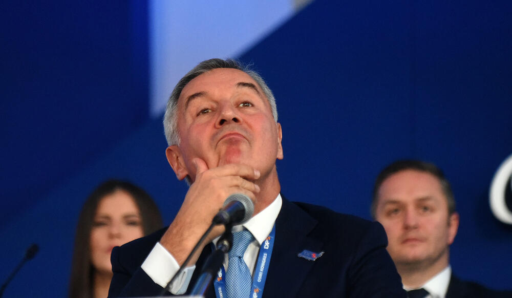 U Podgorici ie u toku osmi kongres DPS. Predsjednik DPS Milo Đukanović je jedini kandidat za tu funkciju, a Duško Marković za zamjenika predsjednika. U galeriji fotoreportera "Vijesti" Borisa Pejovića pogledajte kako je bilo na svečanom dijelu kongresa kome je prisustvovalo oko 3.000 ljudi.